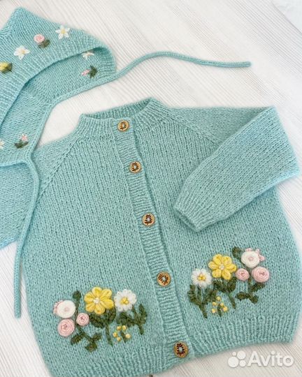 Нарядный комплект с вышивкой для девочки