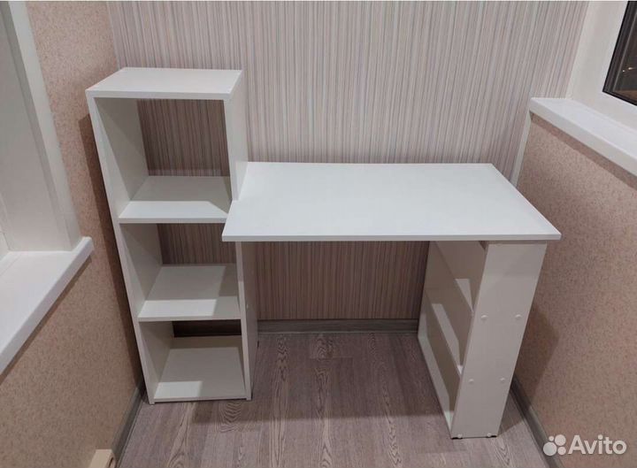 Стол письменный новый,в коробке