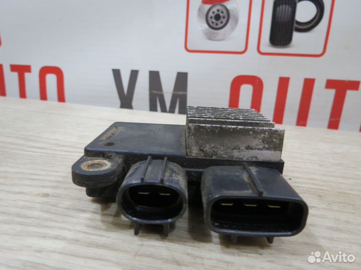 Блок управления вентилятором Toyota Corolla 150