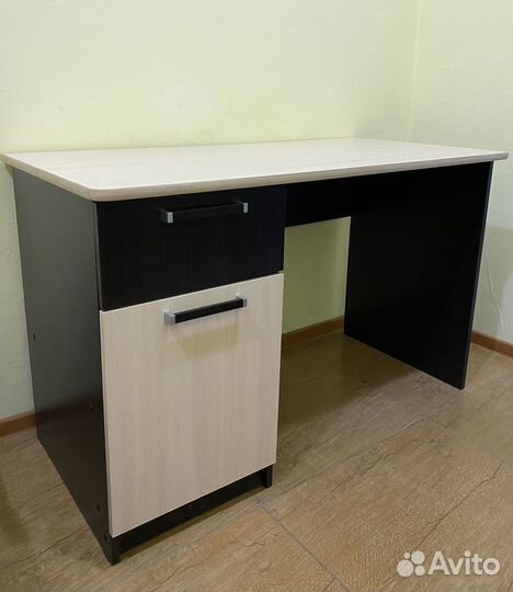 Письменный стол