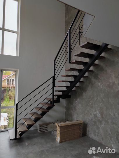 Металлический Каркас П-образной Лестницы на Второй