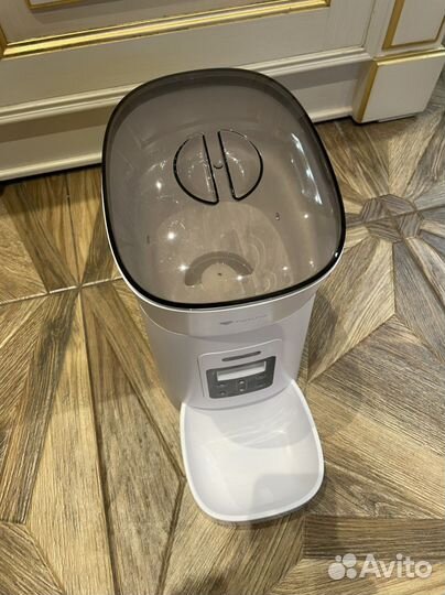 Автоматическая кормушка для собак и кошек TuttoTuo