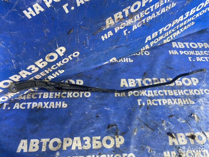 Правый поводок дворника Ford Mondeo 3 лифтбэк cjba