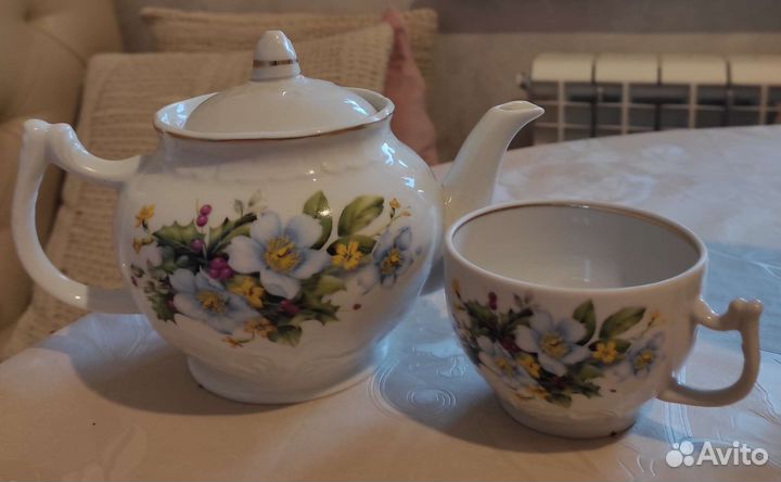 Заварочный чайник и чашка, вербилки