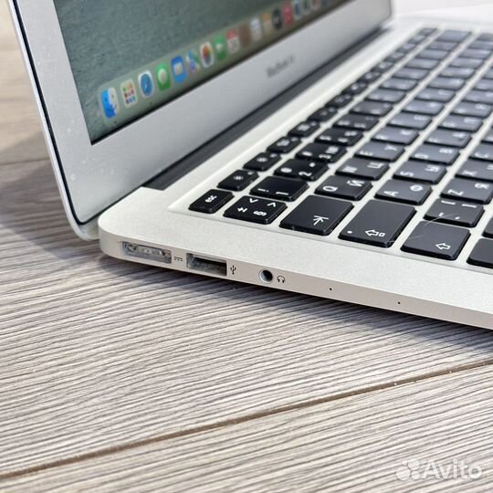 Apple MacBook Air 13 дюймов 2017 i7 / 8 / 500 SSD