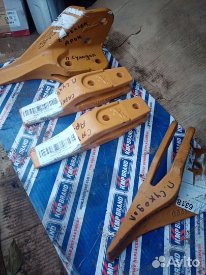 Зубы для экскаватор-погрузчик камацу