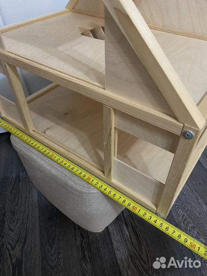 Деревянный кукольный домик