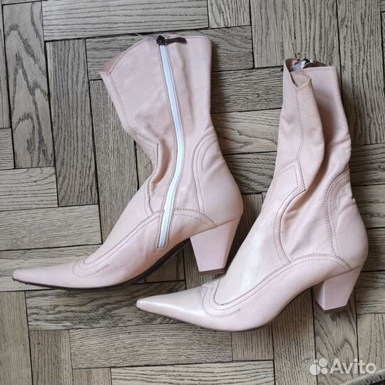 Сапожки женские 35