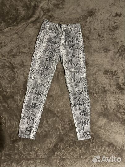 Джинсы зауженные