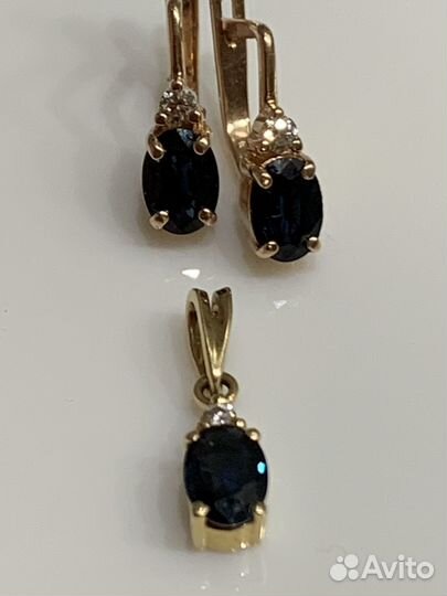 Золотой комплект с сапфирами и бриллиантами