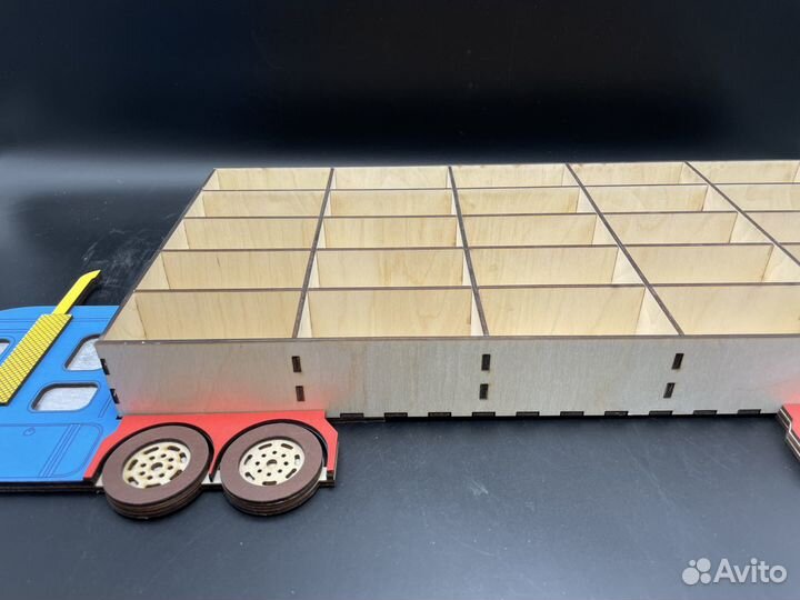 Полка для хранения машинок из дерева