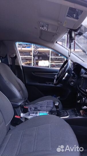 Kia Rio 1.6 AT, 2018, битый, 250 000 км