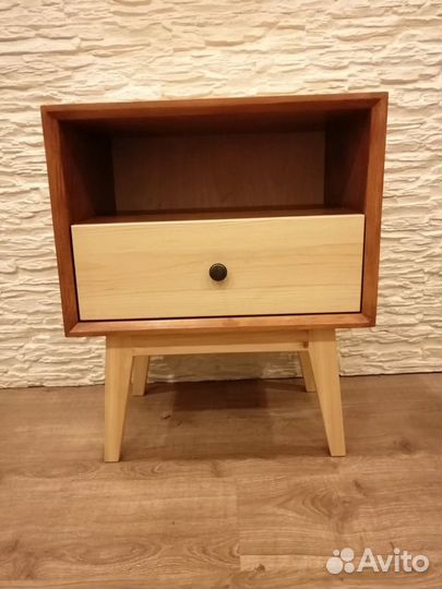 Тумба прикроватная из массива
