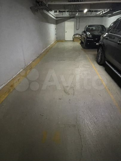 Машиноместо, > 30 м²