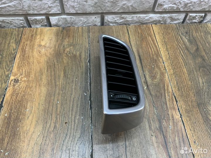 Porsche Cayenne 958 Дефлектор воздушный центр. RH