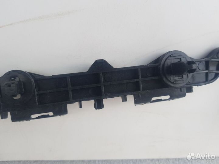 Кронштейн (крепление) бампера заднего L Toyota Cam