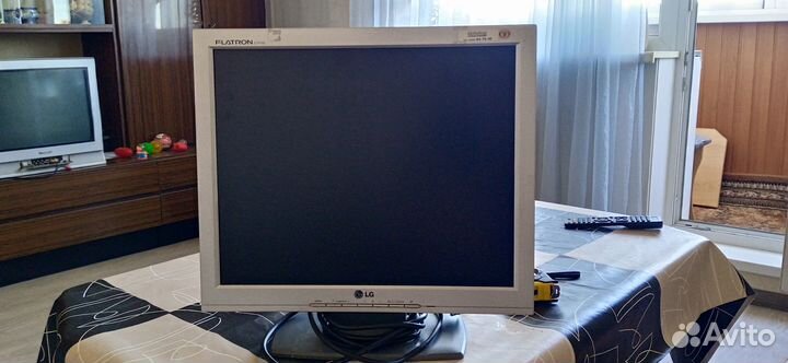 Монитор LG 17