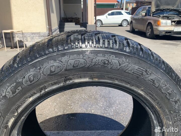 Goodyear UltraGrip 500 255/60 R18