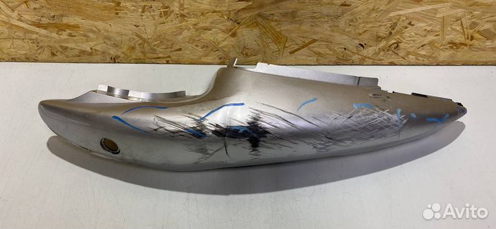 Пластик хвоста лев. Suzuki SV650 2002