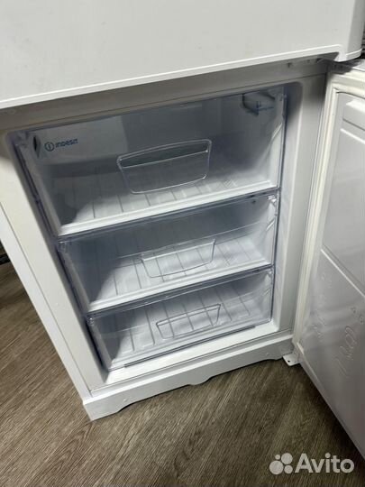 Холодильник бу indesit