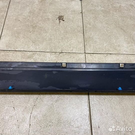 Накладка порога наружная левая Mitsubishi Pajero 4