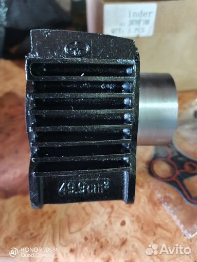 Цилиндр с поршнем