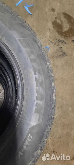 Bridgestone Blizzak DM-V2 235/65 R17