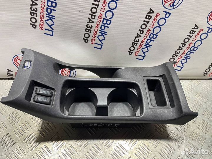 Накладка декоративная с подстаканником Mitsubishi