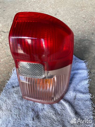 Фонарь правый Toyota Rav 4 xa20