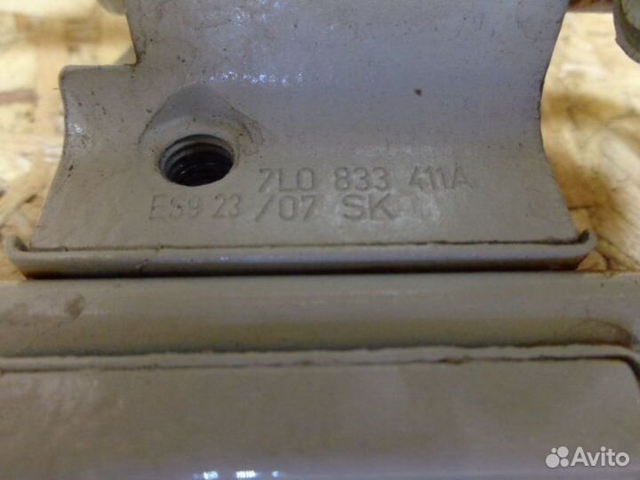 Петля дверная задняя левая Volkswagen Touareg 7L6