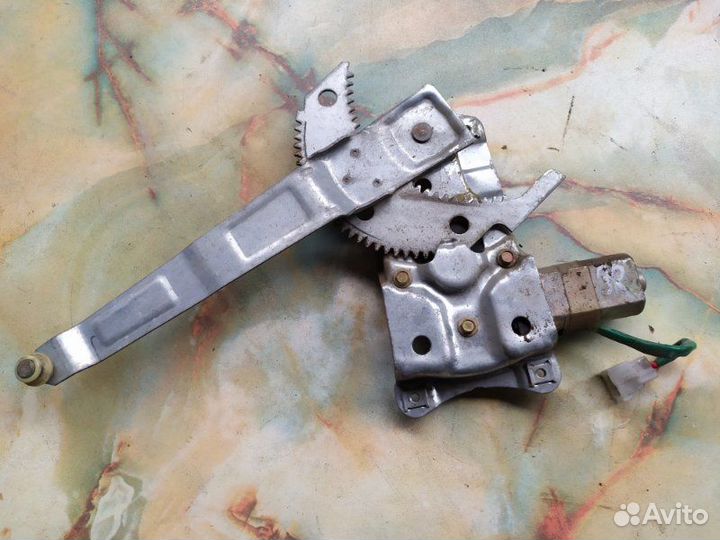 Стеклоподъемник электрический задний правый Mazda