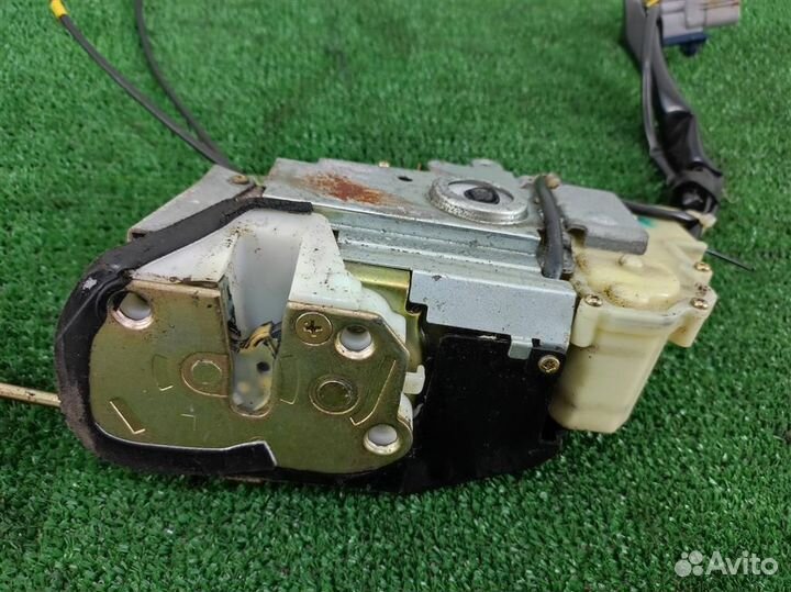 Замок двери передней левой Lexus RX300 (MCU15) 20