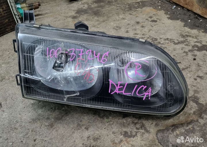Правая фара Delica. Дефект