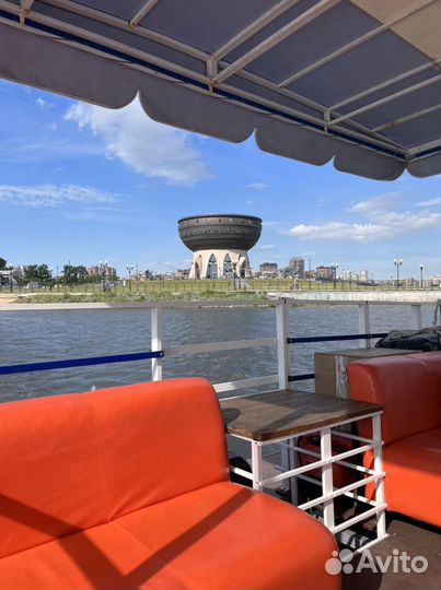 Экскурсия на речном трамвайчике, аренда катера