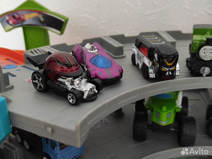 Игровой трэк парковка Хот Вилс Hot Wheels