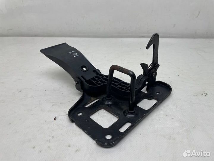 Крюк капота Audi A5 3.2 2009