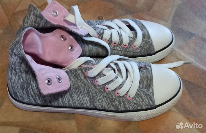 Продам женские кеды