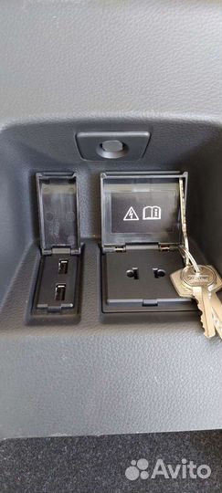 Накладка с розетками для пассажиров Mitsubishi