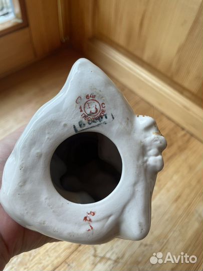 Статуэтка Мальчик обувается (Песочное)