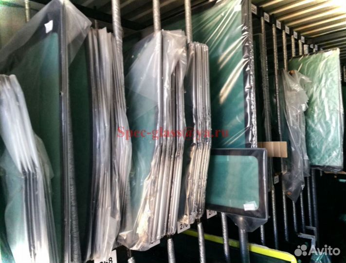 Стекло переднее нижнее на Hitachi Zx 180/270/400