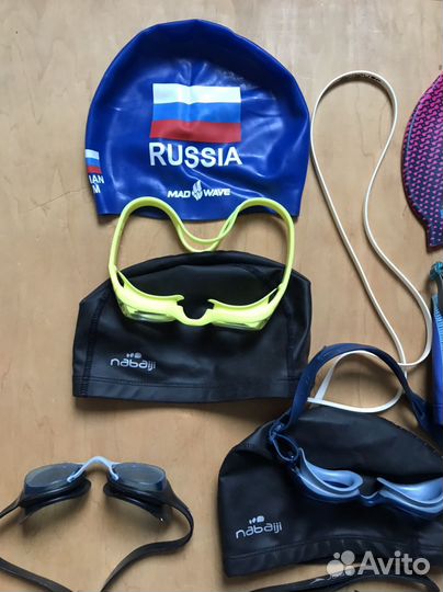 Очки и шапочки для плавания