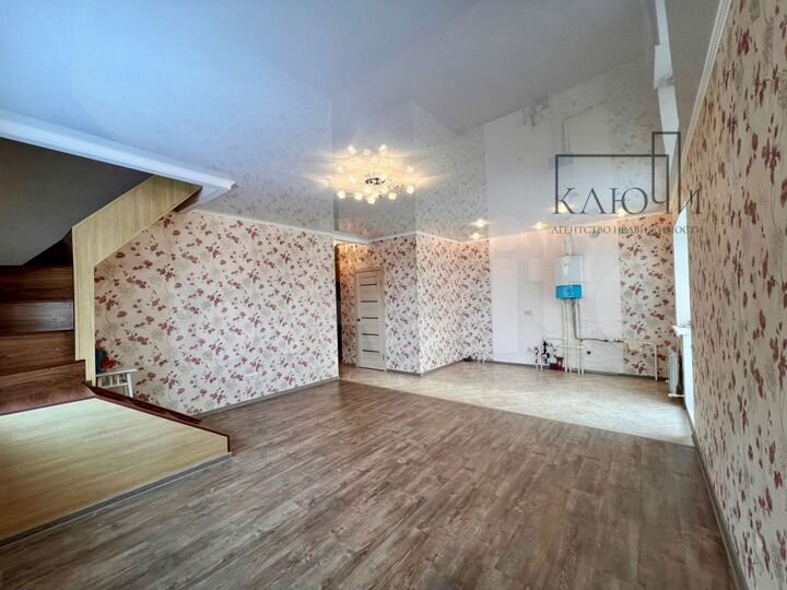 3-к. квартира, 100 м², 3/3 эт.