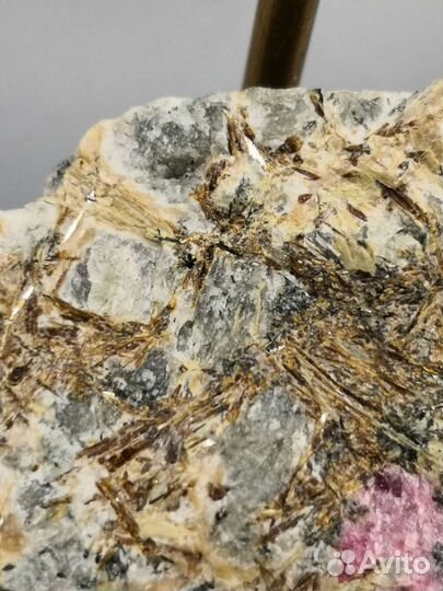 Эвдиалит, астрофиллит, нефелин. Хибины