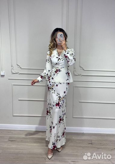 Костюм женский с юбкой