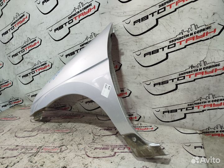 Крыло mazda demio DW3W DW5W D26752211B переднее левое 2 модель серебро, 22V S3762