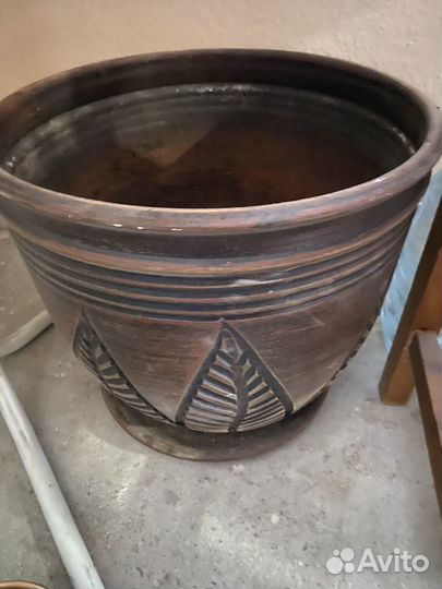 Большой керамический горшок для цветов