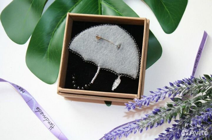 Авторская брошь Зонтик