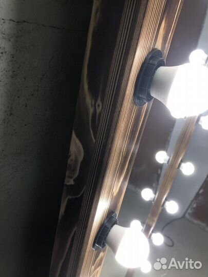 Зеркало напольное в деревянной раме с лампочками