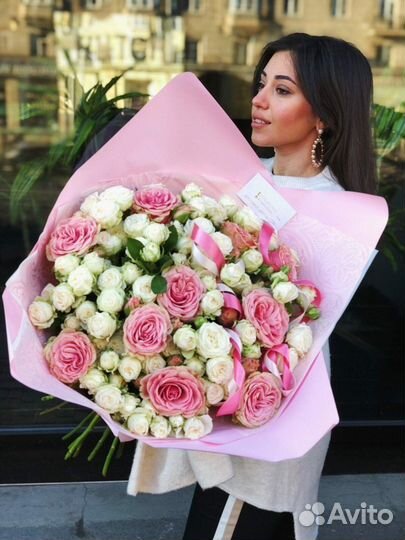 Букет из кустовых пионовидных роз