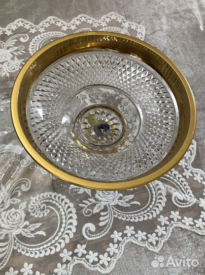 Ваза для фруктов и конфет на ножке